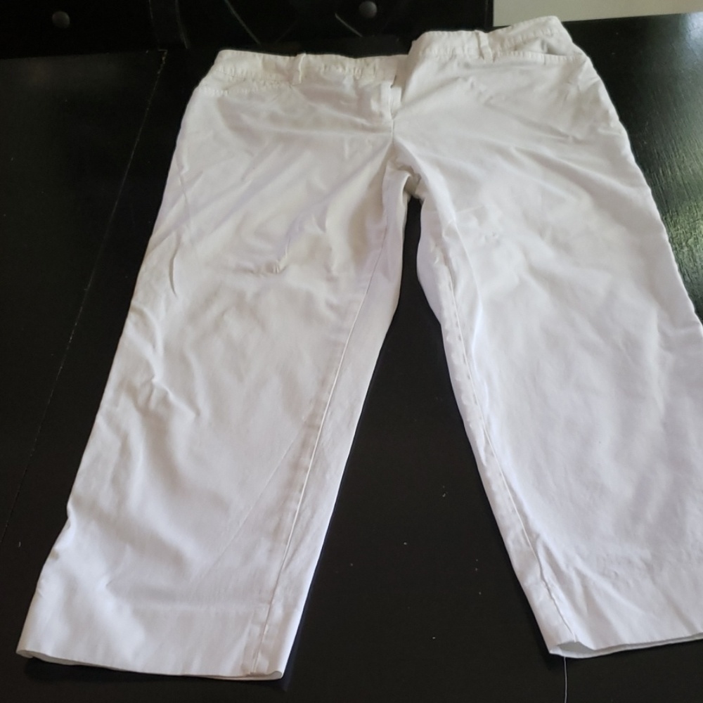White crop oants
